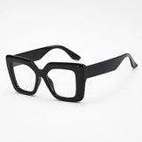 Wearbella – The Square Frame That Finishes Any Look
