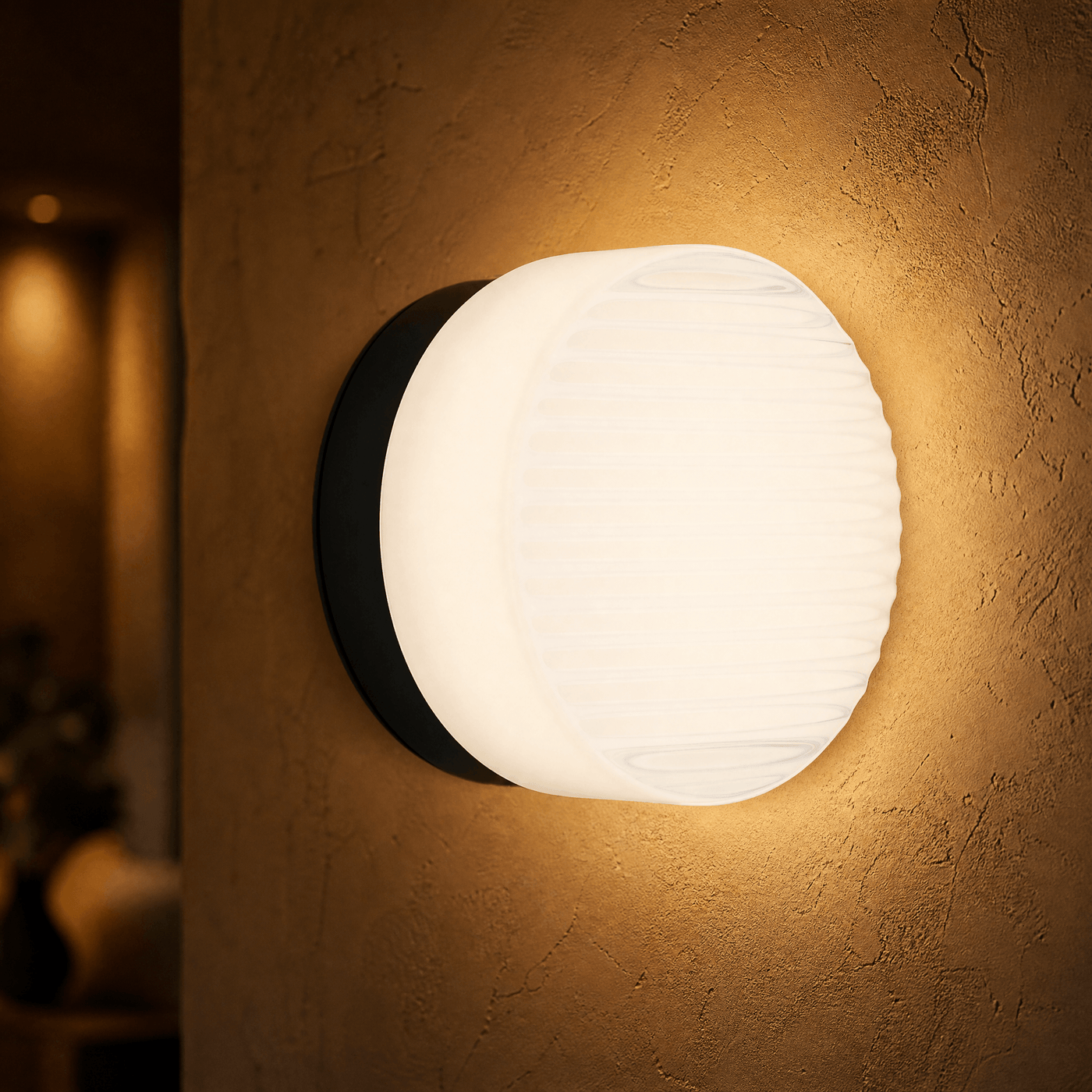 Lumara – Sculpted Dimmable Wall Sconce