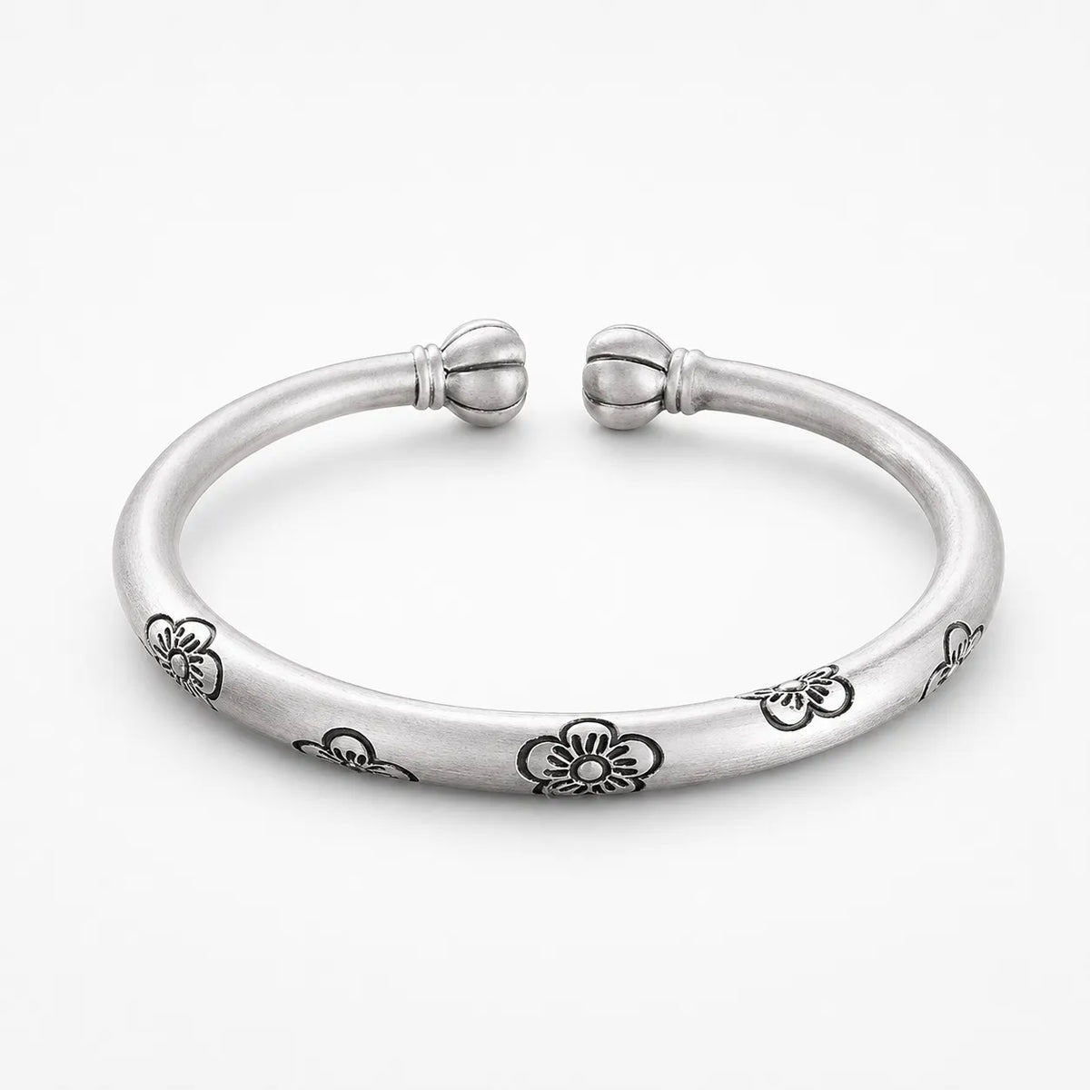 Florelle – Vintage Floral Silver Bangle with Open Cuff